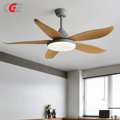 CGE-3011 Adjustable blade fan with light