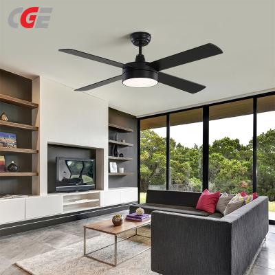 CGE-52137 Traditional ceiling fan with blades and light